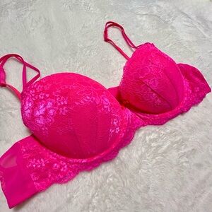 Candies 🍬 38C Neon Pink Lace Floral Print Padded Bra 🩷